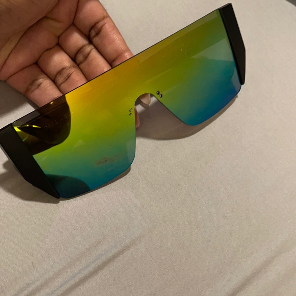 Iridescent Frameless Sunglasses